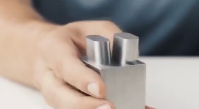 <strong>視頻（pín）：肉眼看不到（dào）縫隙的精（jīng）密加工</strong>