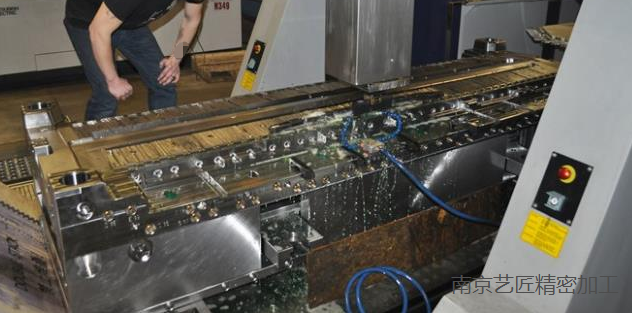 <strong>3軸和5軸銑（xǐ）削CNC降低零件的切（qiē）割成本的方法</strong>