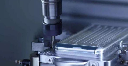 <strong>從特點和作用領域分析CNC加（jiā）工好還是雕銑機好? </strong>