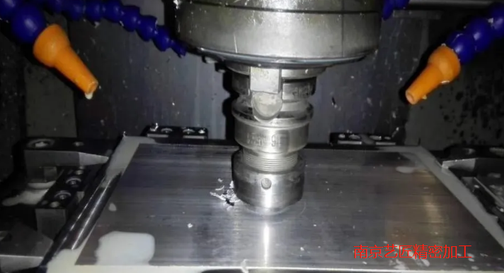 <strong>常州超精密加工刃口:利用化學研磨技術，將玻璃（lí）壓縮到一頁紙（zhǐ）的厚度。</strong>