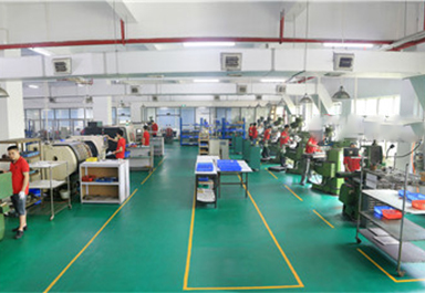 6台銑床，3台自動攻牙機,1台噴砂機 